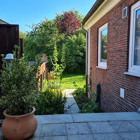 Ferienwohnung Kleine Möwe Emden Exterior foto